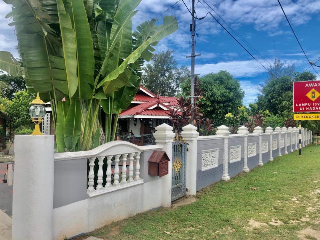 Lakse Inn Homestay Kampong Pengkalan Maras Exterior foto